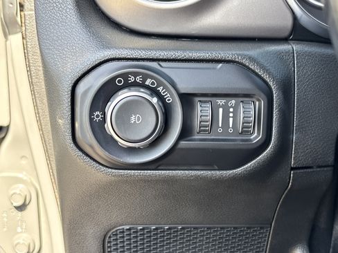 Used 2020 Jeep Wrangler Unlimited Sport image 29