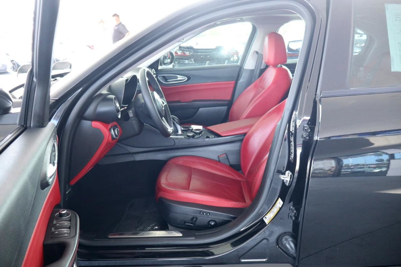 Used 2019 Alfa Romeo Giulia w/ Quick Order Package 22K Sport RWD image 19