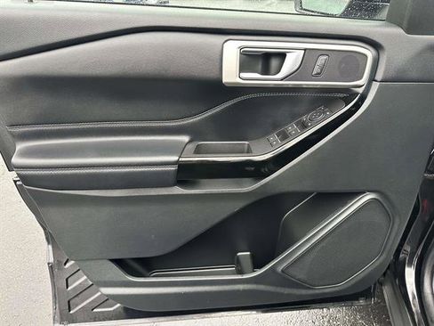 Used 2022 Ford Explorer ST w/ ST Street Pack image 9
