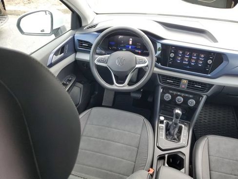 Used 2023 Volkswagen Taos SE w/ Panoramic Sunroof Package FWD image 7
