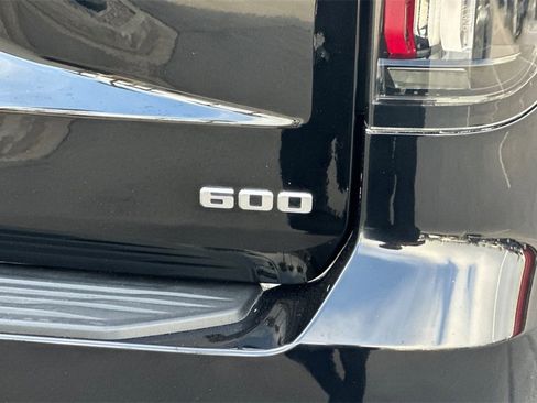 Used 2022 Cadillac Escalade Premium Luxury image 35