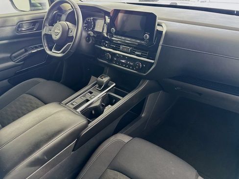 Used 2025 Nissan Pathfinder SV FWD image 36