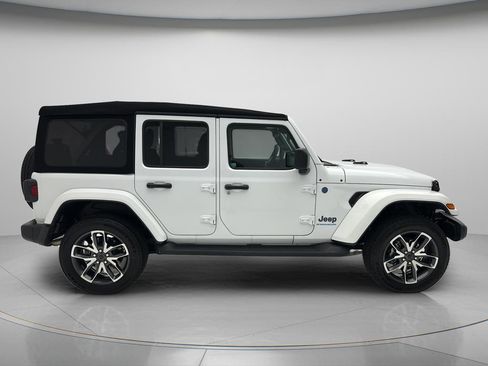 Used 2024 Jeep Wrangler Unlimited w/ Convenience Group AWD/4WD image 4