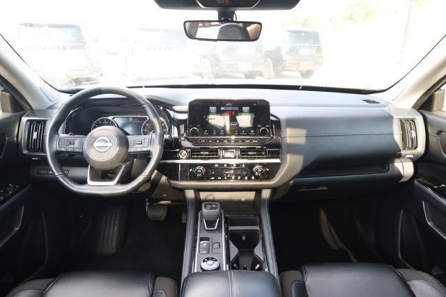 Used 2023 Nissan Pathfinder SL w/ SL Premium Package AWD/4WD image 16