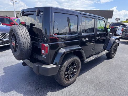 Used 2017 Jeep Wrangler Unlimited Sahara AWD/4WD image 5