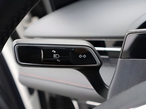 Used 2024 Lincoln Nautilus Reserve w/ Equipment Group 202A image 32