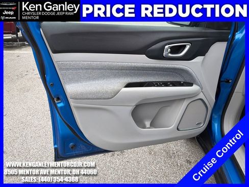 Used 2022 Jeep Compass Latitude w/ Sun and Sound Group AWD/4WD image 10