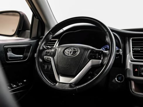 Used 2016 Toyota Highlander XLE FWD image 13