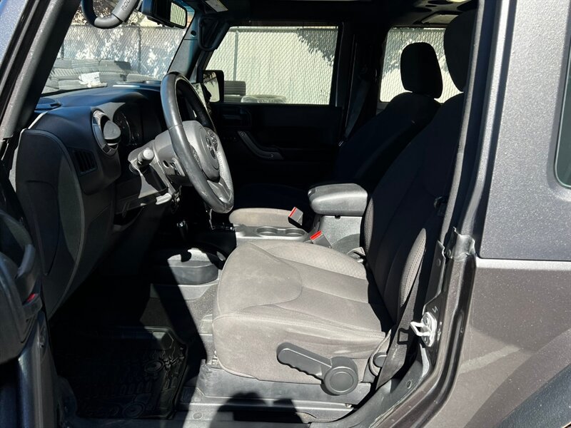 Used 2018 Jeep Wrangler Sport AWD/4WD image 18