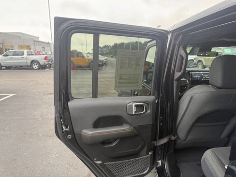 Used 2025 Jeep Wrangler Unlimited Sahara w/ Safety Group AWD/4WD image 37