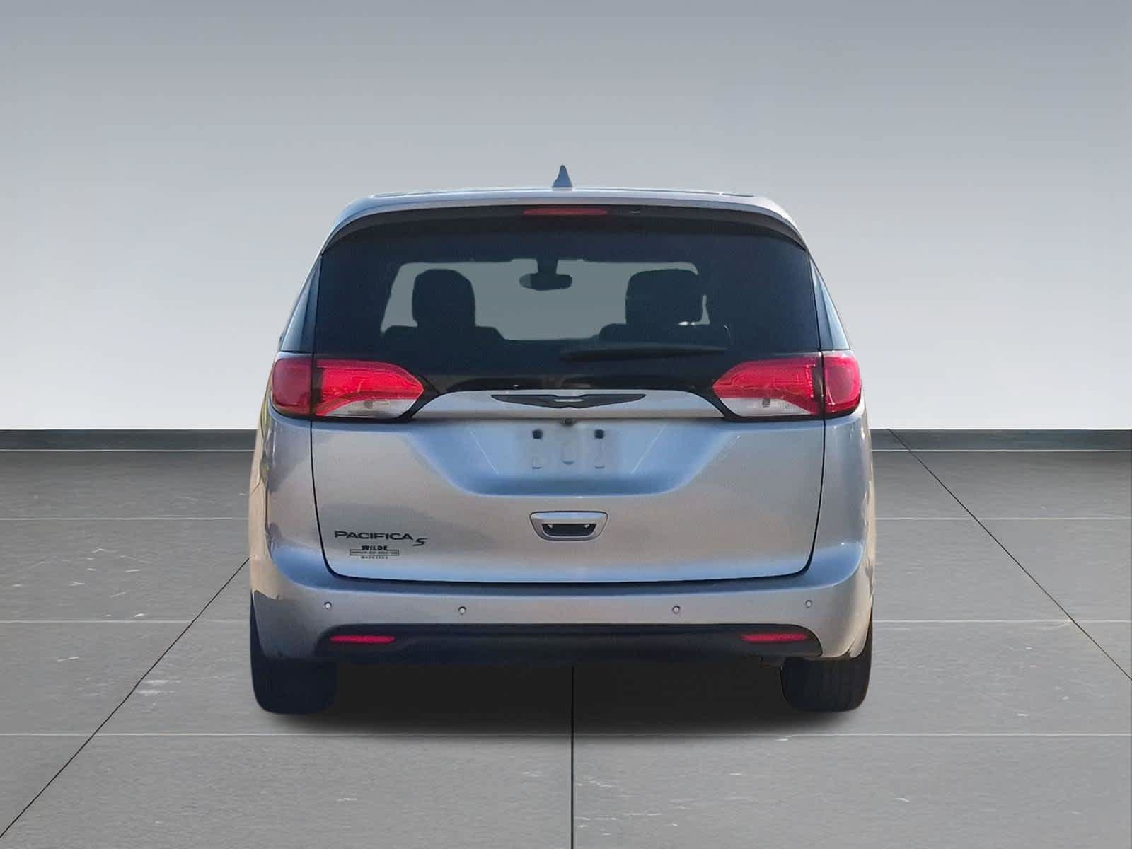 Used 2019 Chrysler Pacifica Touring Plus w/ S Appearance Package FWD image 5