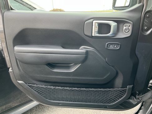 Used 2023 Jeep Wrangler Unlimited w/ Cold Weather Group image 18