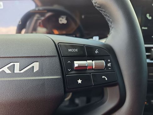 Used 2026 Kia Sportage EX FWD image 23
