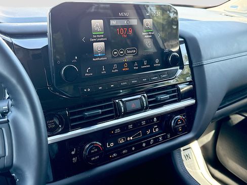 Used 2025 Nissan Pathfinder Platinum FWD image 29