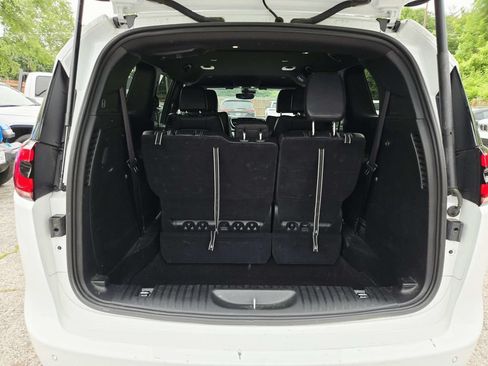 Used 2025 Chrysler Pacifica Select FWD image 14
