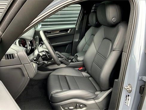 New 2026 Porsche Cayenne GTS image 5