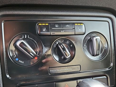 Used 2016 Volkswagen Beetle 1.8T Classic image 16