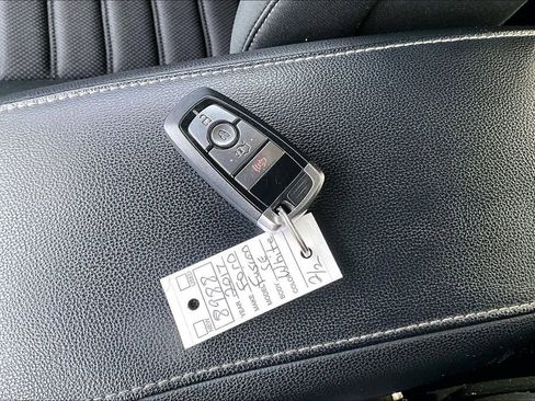 Used 2017 Ford Fusion SE w/ Fusion SE Technology Package image 34