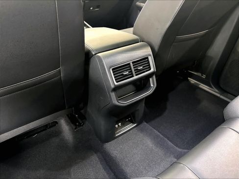 Used 2024 Volkswagen Atlas Cross Sport SE w/ Panoramic Sunroof Package FWD image 13