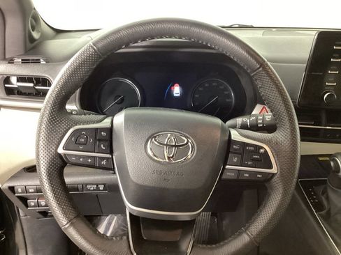 Used 2024 Toyota Sienna Limited AWD/4WD image 16