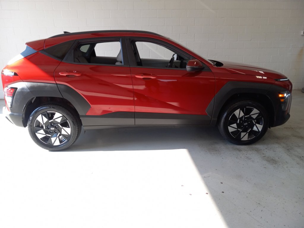 Used 2025 Hyundai Kona SEL AWD/4WD image 2
