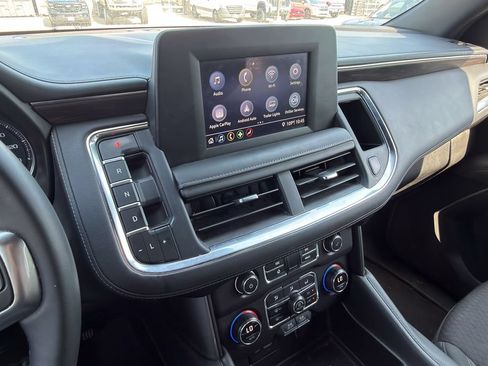Used 2024 Chevrolet Suburban LS RWD image 12