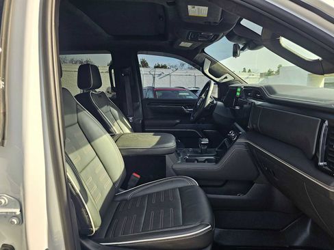 Used 2024 GMC Sierra 1500 AT4X image 10