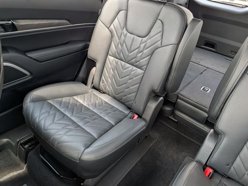 Certified 2025 Kia Telluride AWD image 12
