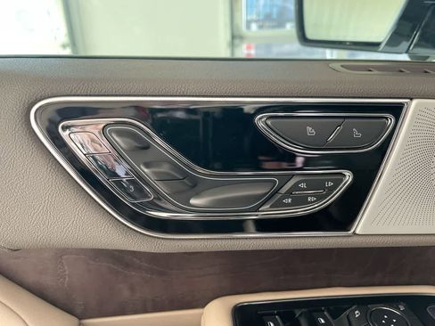 Used 2022 Lincoln Navigator L Reserve image 12