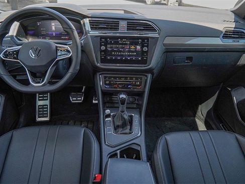 New 2024 Volkswagen Tiguan SE R-Line image 27