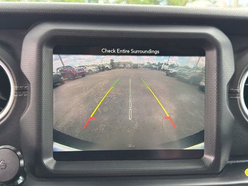 Used 2019 Jeep Wrangler Unlimited Sahara AWD/4WD image 26