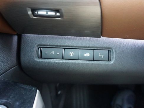 Used 2023 Nissan Pathfinder Platinum image 5