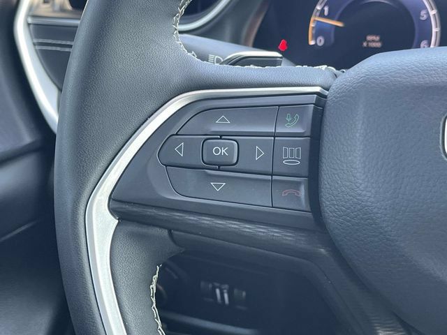 Used 2023 Jeep Grand Cherokee Altitude AWD/4WD image 28