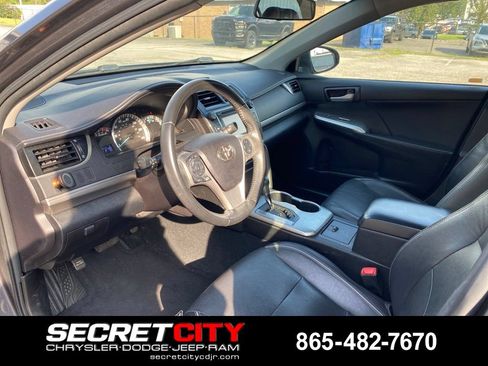Used 2014 Toyota Camry SE FWD image 13
