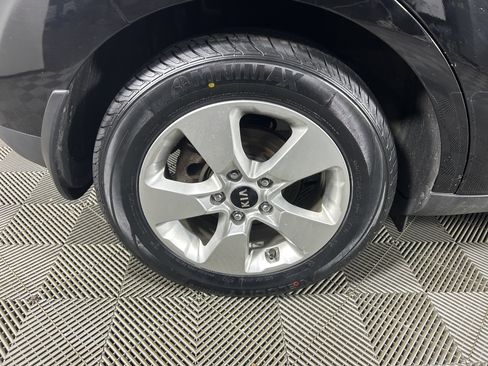 Used 2018 Kia Soul Base w/ Convenience Package image 28