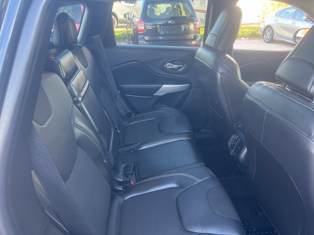 Used 2018 Jeep Cherokee Latitude Plus w/ Comfort/Convenience Group AWD/4WD image 15