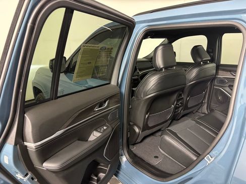 Used 2026 Jeep Grand Cherokee Limited AWD/4WD image 29