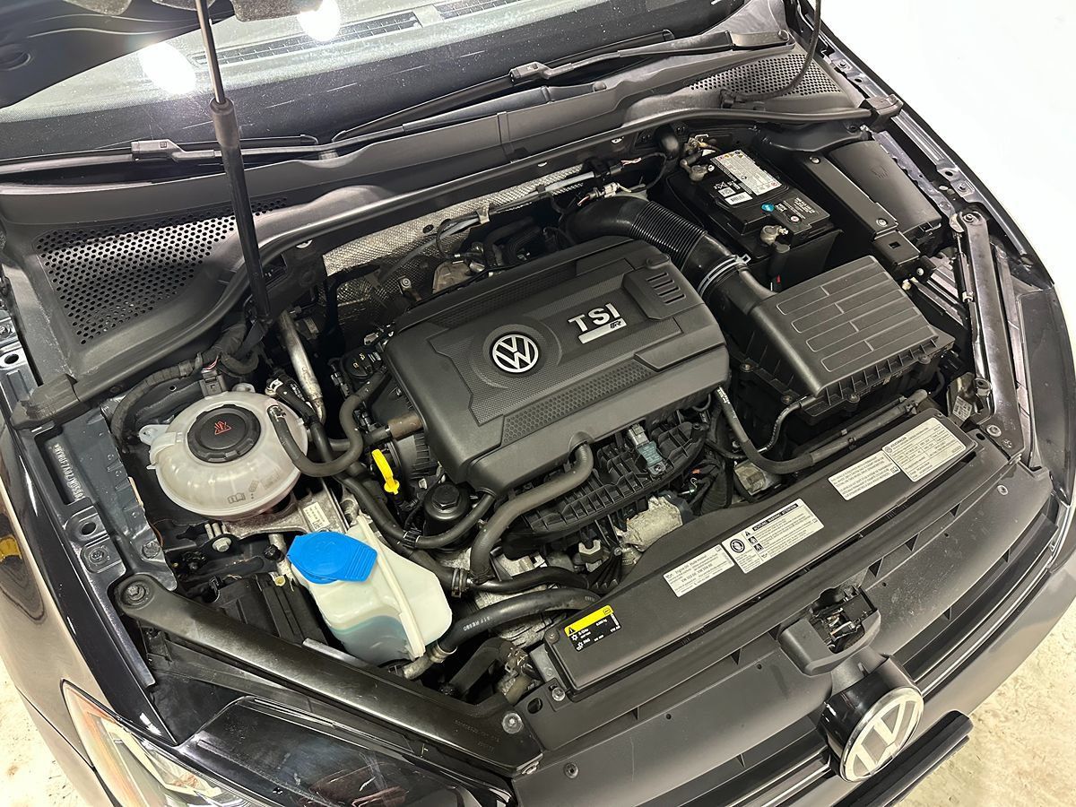 Used 2018 Volkswagen Golf 4-Door AWD/4WD image 3