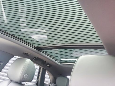 Used 2025 Porsche Macan image 15