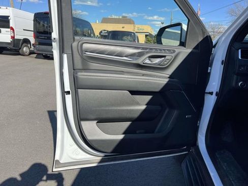 Used 2024 GMC Yukon Denali image 16