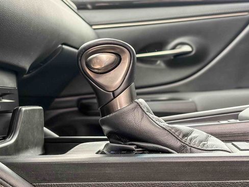 Used 2021 Lexus ES 300h w/ Accessory Package image 22