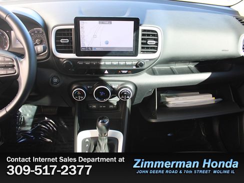 Used 2022 Hyundai Venue Limited image 16