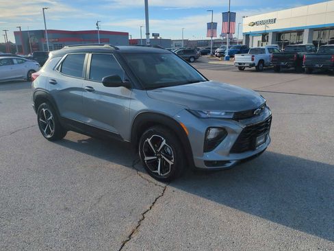 Used 2023 Chevrolet TrailBlazer RS image 2