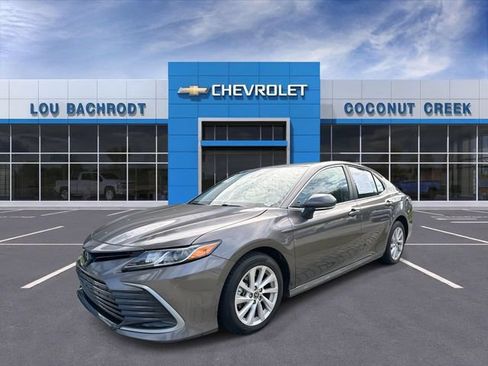Used 2024 Toyota Camry LE FWD image 4