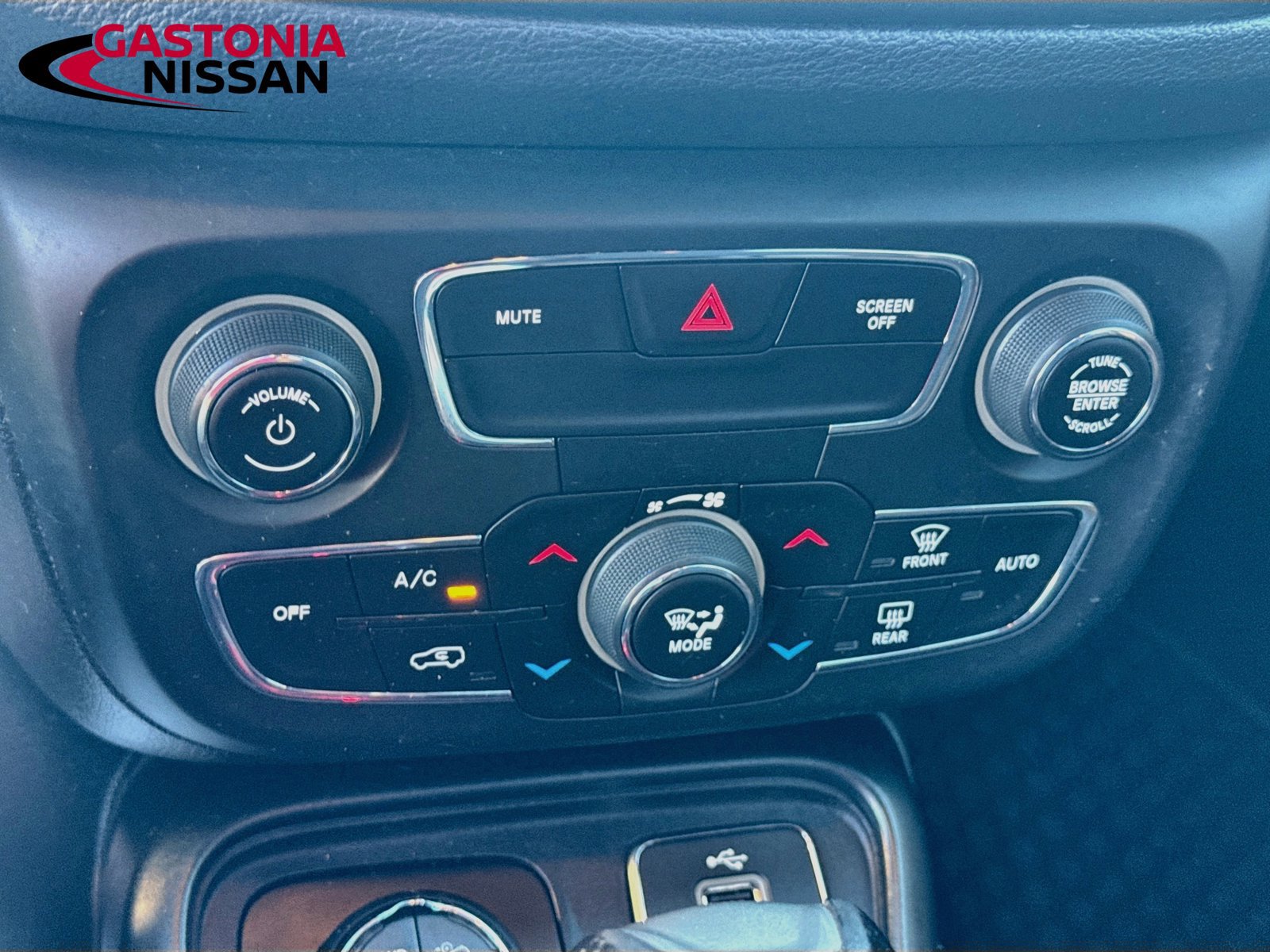 Used 2019 Jeep Compass Trailhawk w/ Cold Weather Group AWD/4WD image 21