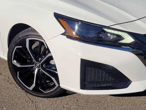 Used 2023 Nissan Altima 2.5 SR image 9