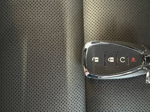 Used 2024 Chevrolet Trax RS FWD image 25
