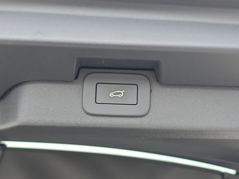 New 2026 Land Rover Discovery Limited Edition image 14