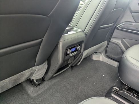 New 2026 Chevrolet Traverse LT image 18