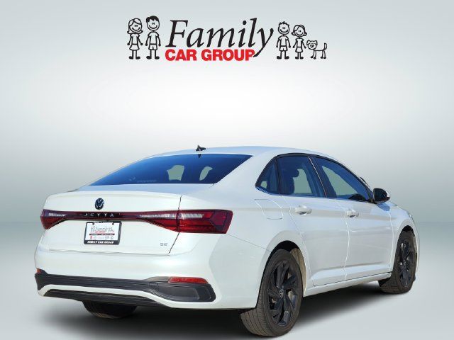 Used 2025 Volkswagen Jetta SE FWD image 4